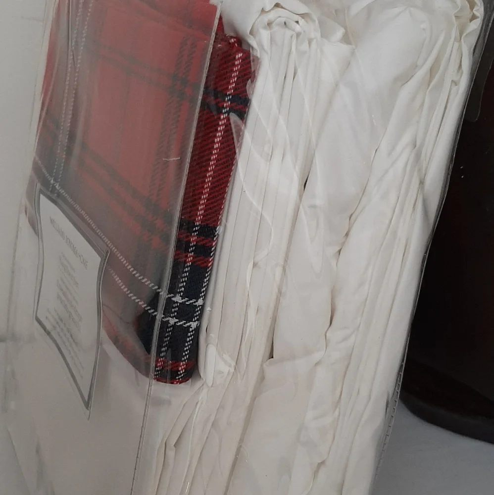 **Williams Sonoma Tartan King Sheet Set